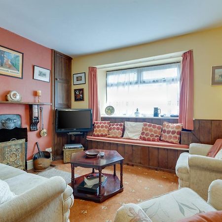 Charming Historical Cottage In Scarborough Bagian luar foto