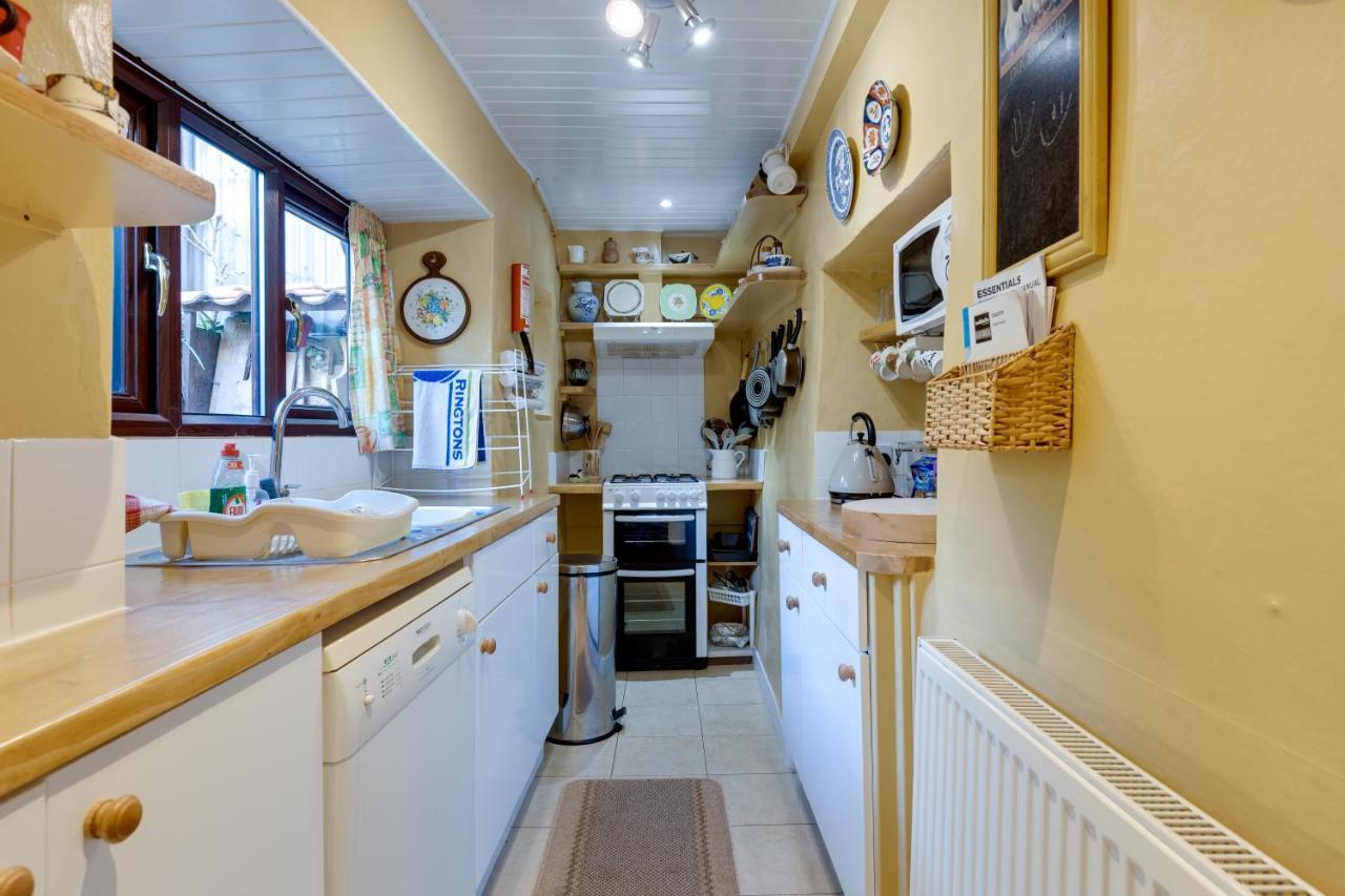 Charming Historical Cottage In Scarborough Bagian luar foto