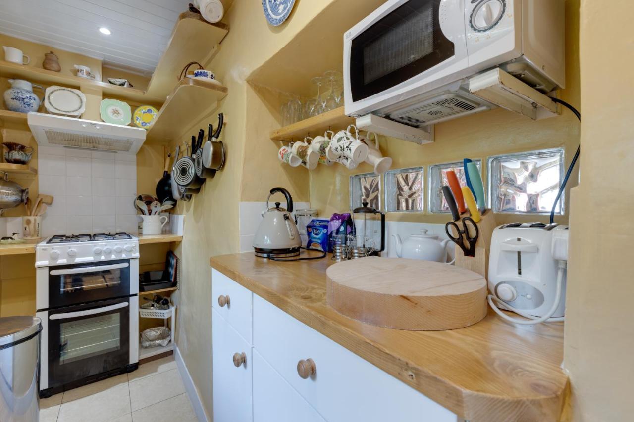 Charming Historical Cottage In Scarborough Bagian luar foto