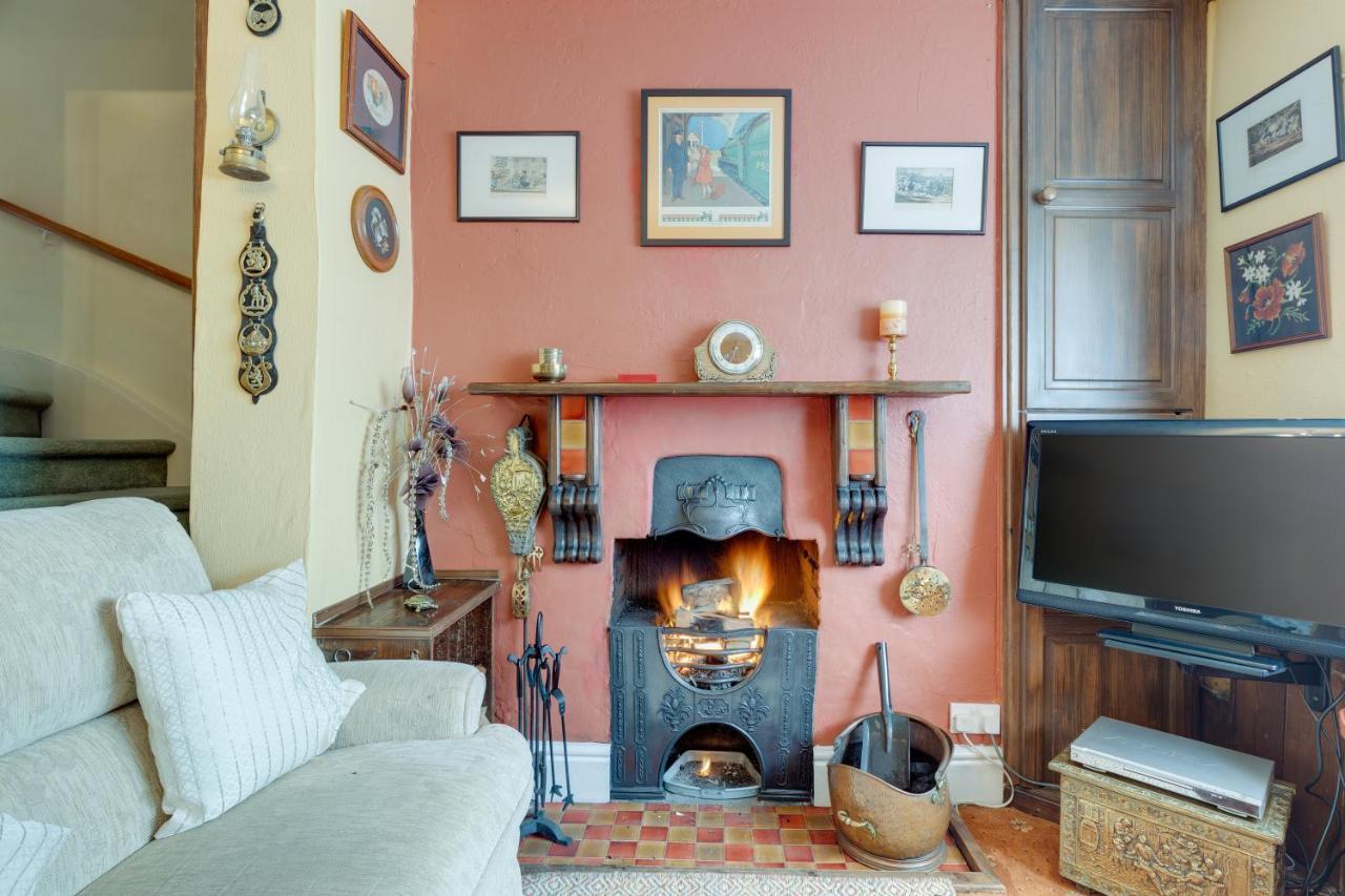 Charming Historical Cottage In Scarborough Bagian luar foto